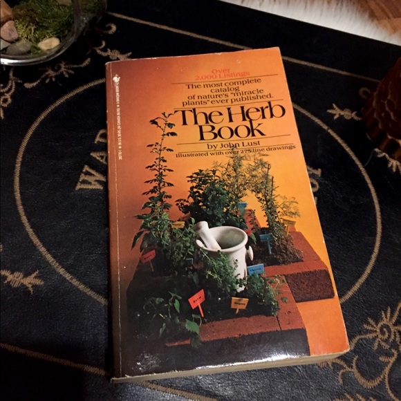 š¦2/$10 3/$15 4/$18 5/$20 Vintage 70s Herb šæ Book